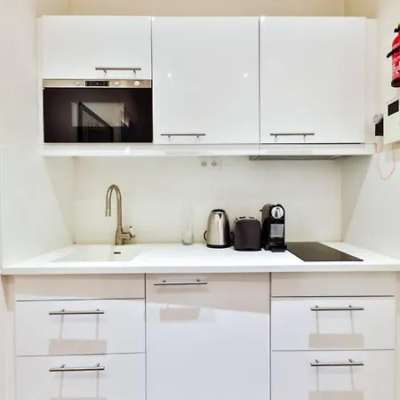 Cozy 4beds -victor Hugo-champs Elysees-trocadero! 아파트